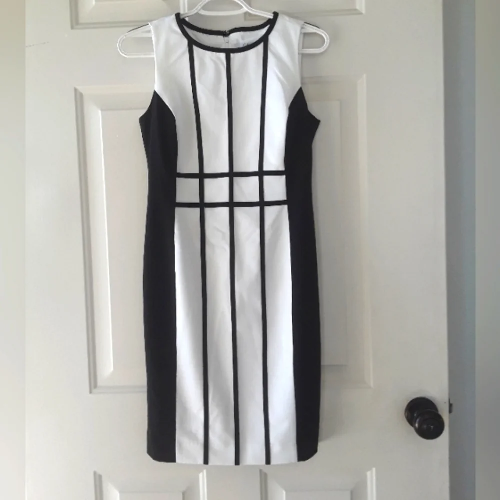 Colorblock Trimmed Dress. - Picture 1 of 3